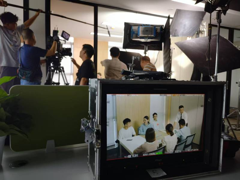 义乌市TVC拍摄公司：科技产品视觉化大师，诠释未来感与功能美学